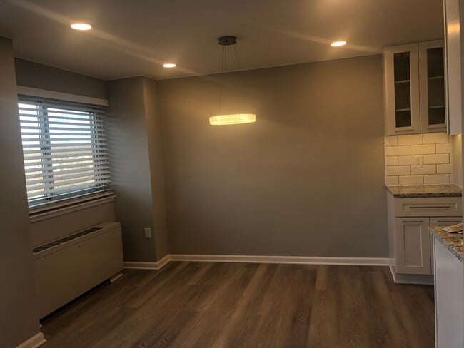 Dining area - 1225 Martha Custis Dr