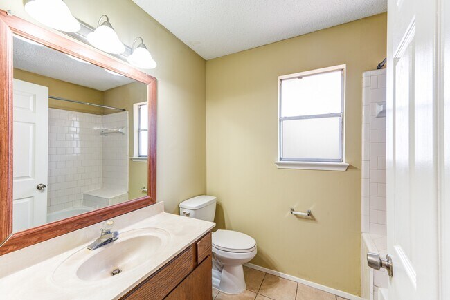 Building Photo - 24206 Landing Way Dr