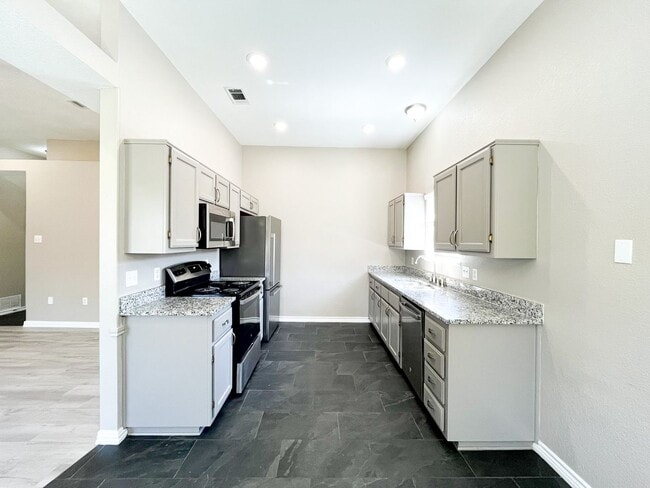 Building Photo - Available NOW!!!! This charming 1 story, 3 bedroom, 2 bath house could be your next home! Beautif...