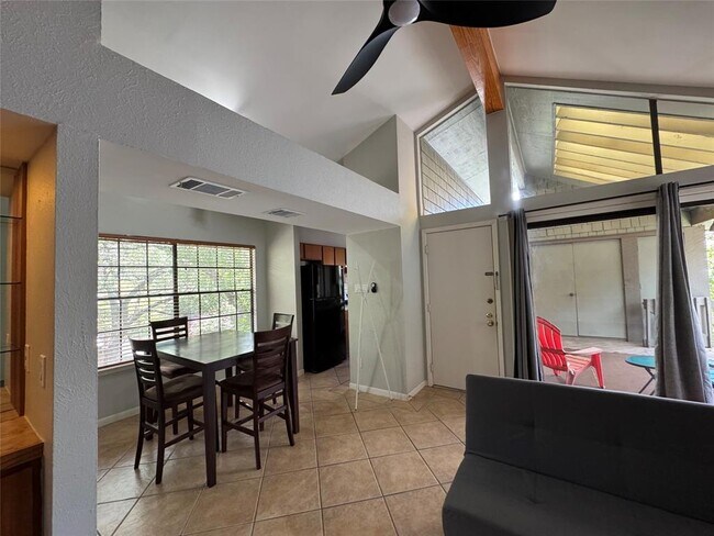 Building Photo - 7122 Wood Hollow Dr