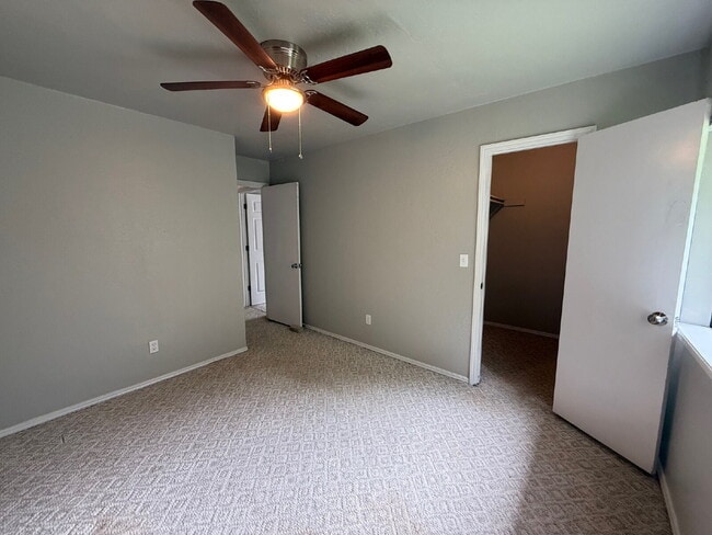 Building Photo - Spacious 4-Bedroom Yukon Home Full of Char...