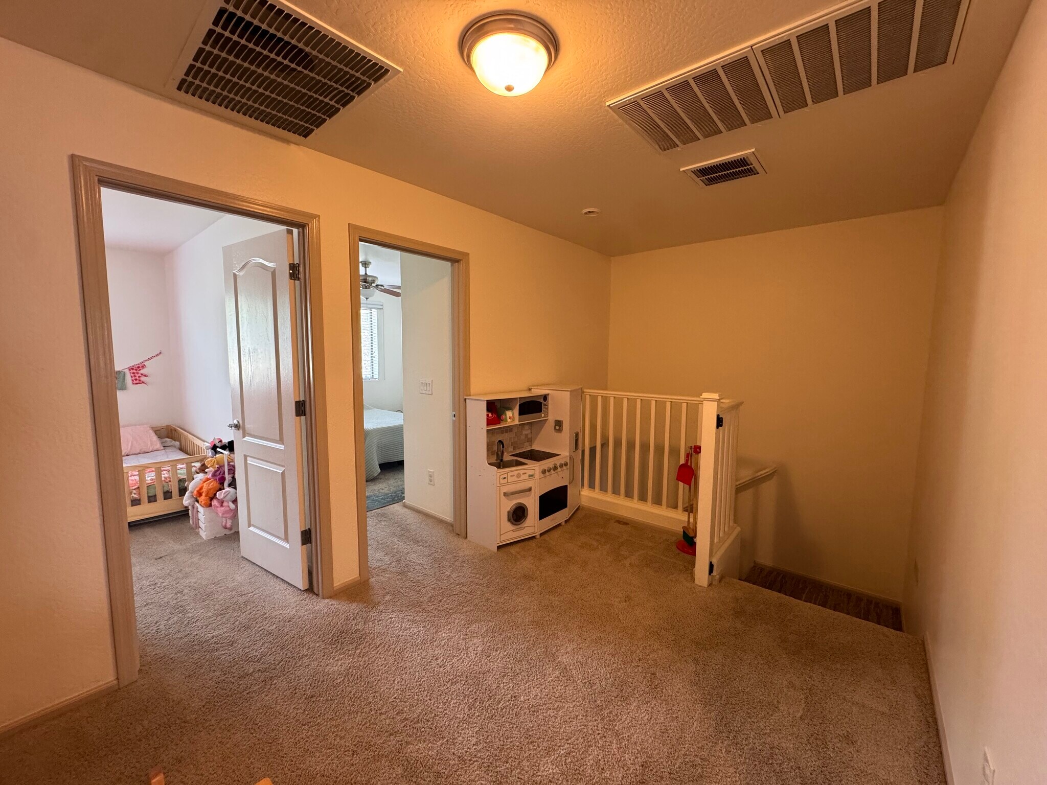 Building Photo - 125 N Sunvalley Blvd