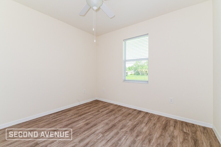 Building Photo - 2230 Jeannin Dr