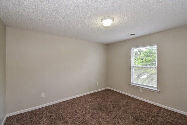 Building Photo - 57 Darbys Run Ct