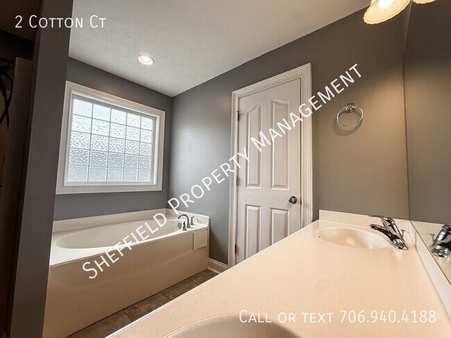 Building Photo - 2 Cotton Ct
