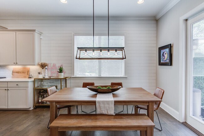 Building Photo - 1450 Edgebrook Ct NE