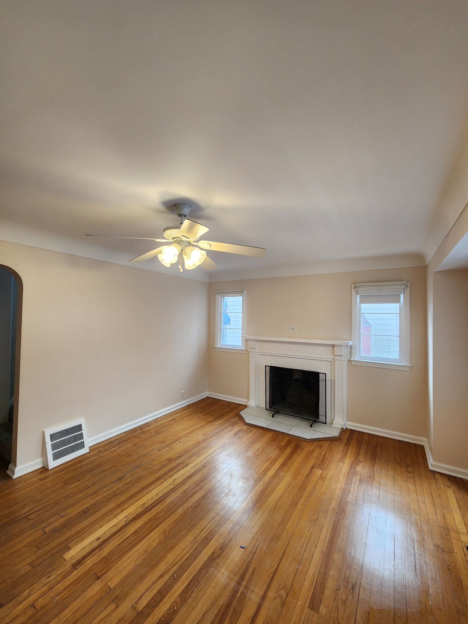 Building Photo - 301 Hastings St