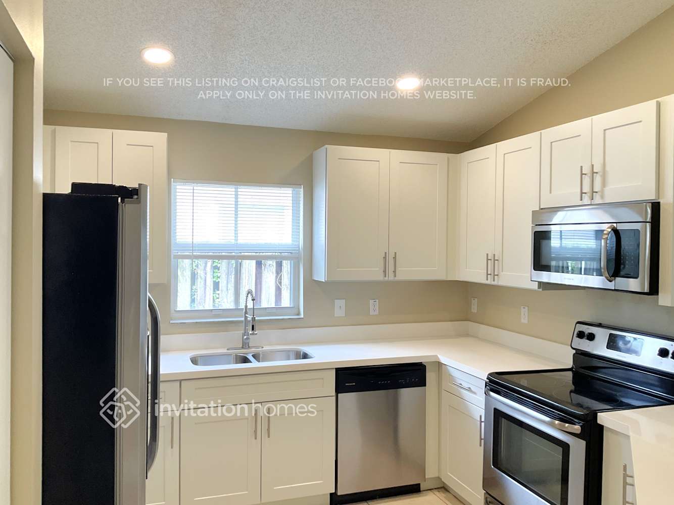 Building Photo - 6249 Island Way