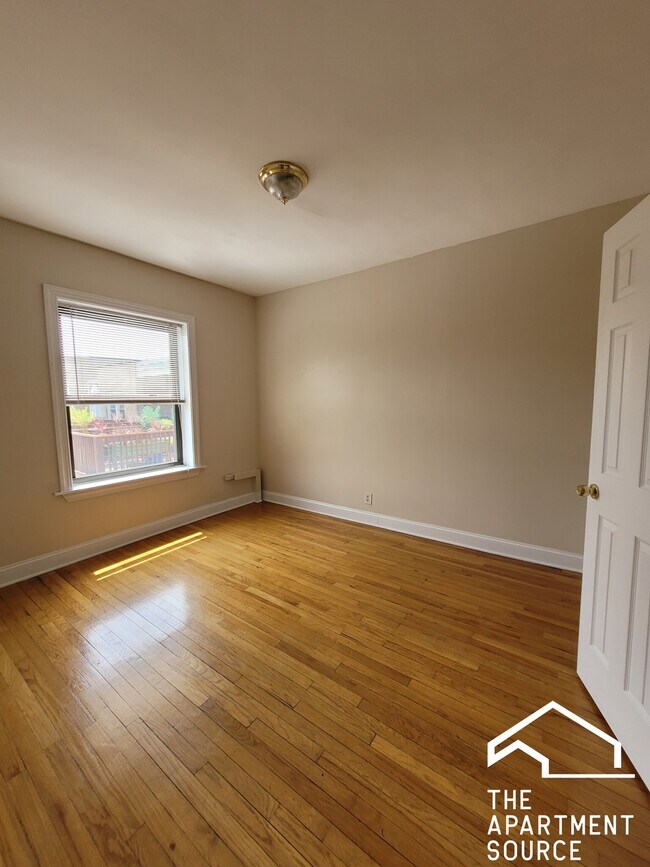 Building Photo - 931 Forest Ave