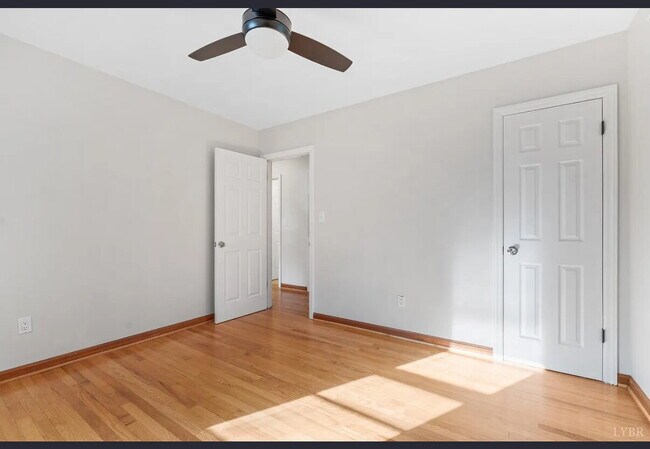 Building Photo - 3 bed 1 bath home in Sandusky area.