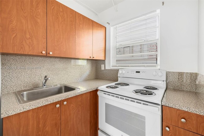 Building Photo - 5730 NW 38th St