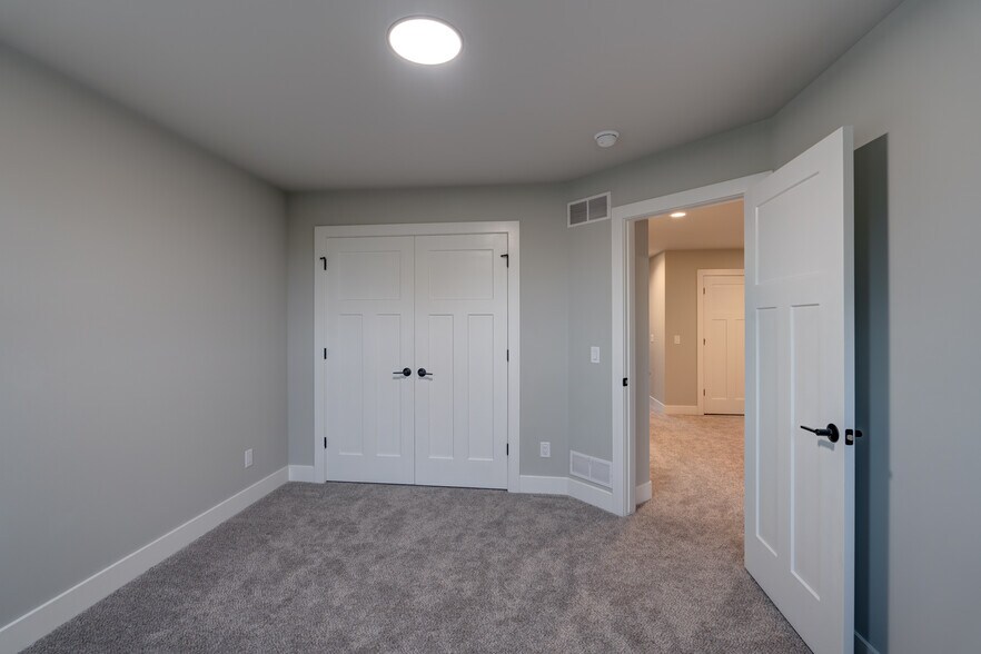 Building Photo - 137 Prairie Heights Dr