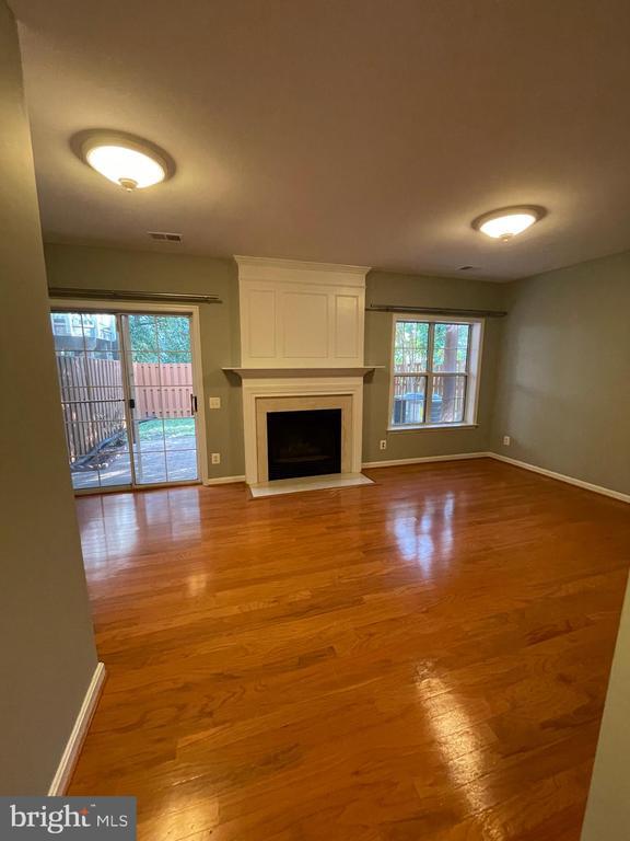 Building Photo - 47692 Sandbank Square