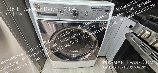 Building Photo - 936 E Fairway Dr