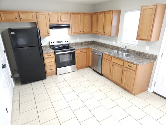 Building Photo - 705 Crestland Ave