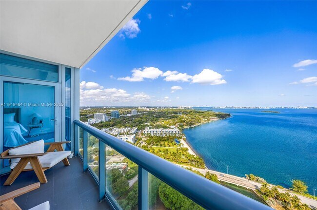 Building Photo - 601 NE 36th St