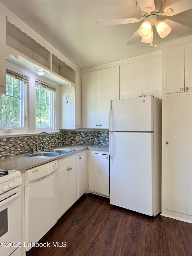 Building Photo - 2709 27th St
