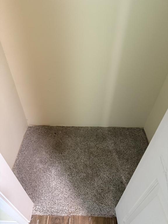 Building Photo - 905 N Holladay Dr