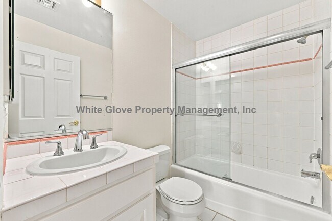 Building Photo - 3947 Carpenter Ave