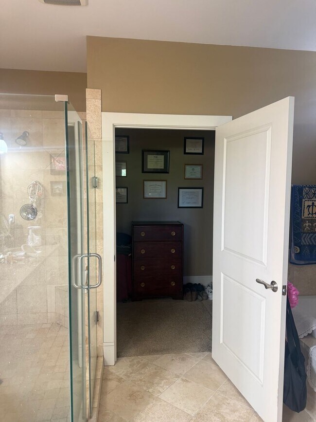 Building Photo - Rare Find- Home for Rent in the Knolls Community