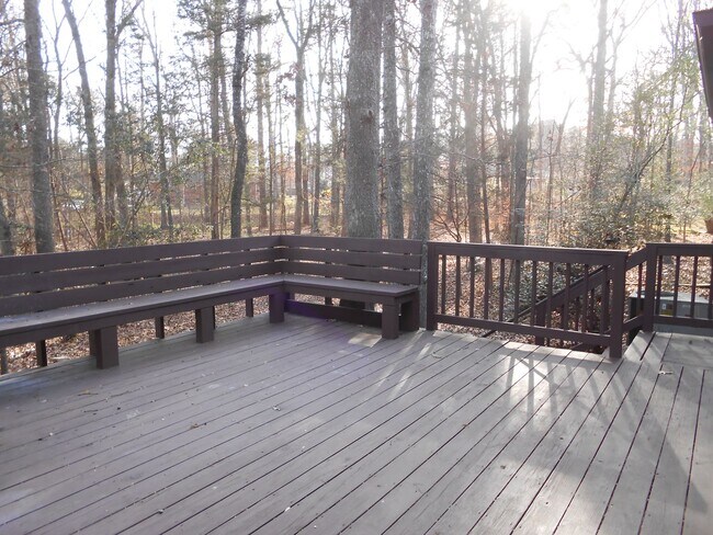 Building Photo - Peaceful Carrboro Living with Private Deck & Wooded Views
