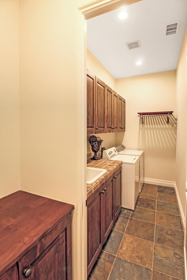 Building Photo - 81075 Giacomo Way