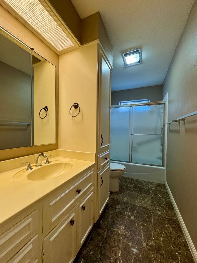 Building Photo - Single Family Home Available in Windmill Hill