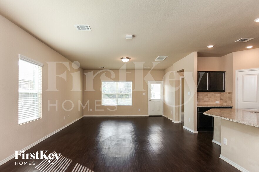 Building Photo - 32079 Camellia Bnd