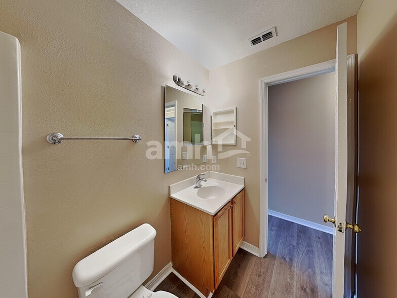 Building Photo - 1019 Brenton Leaf Dr