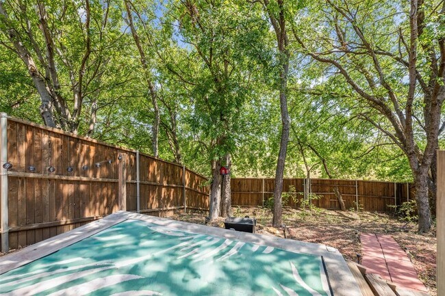 Building Photo - 268 Castleridge Dr