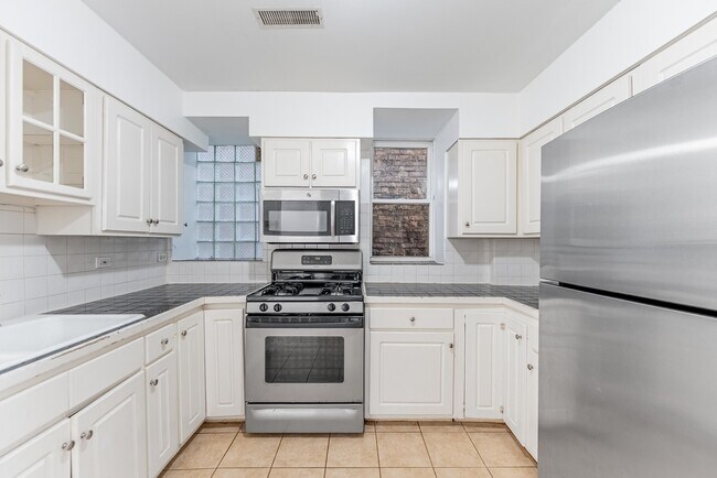 Building Photo - 1631 W 18th St