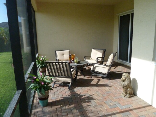 Building Photo - 2525 Vicara Court