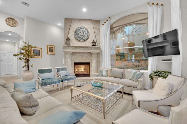 Building Photo - Experience Las Vegas in style and comfort with this beautiful first-floor 3-bedroom condo