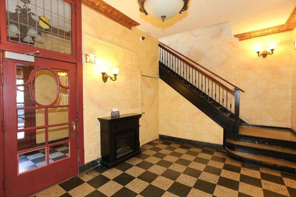 Building Photo - 1023 N Dearborn St