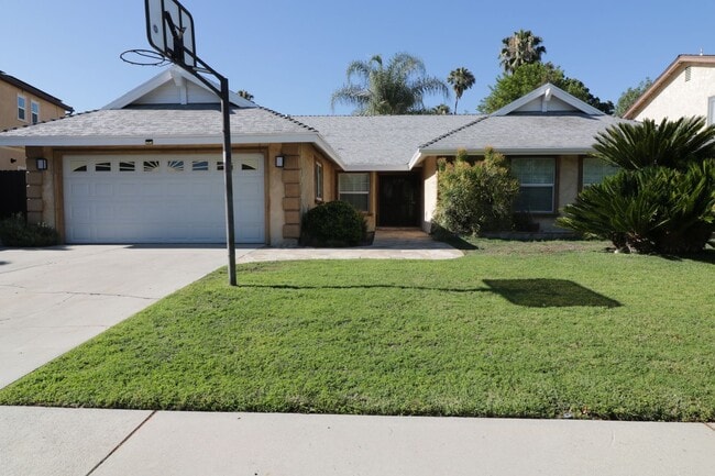 Building Photo - Beautiful West Hills Pool Home For Lease!