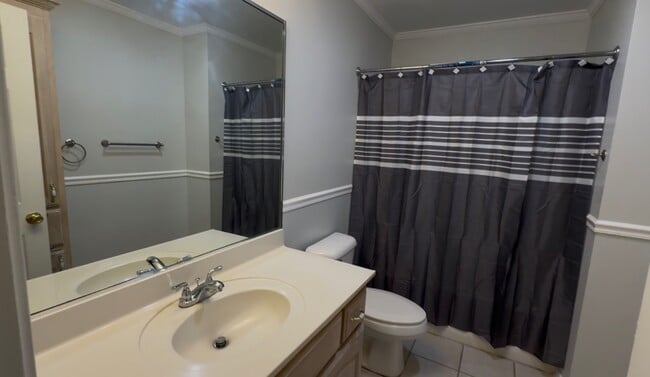 Building Photo - 408 Hidden Oaks Cir