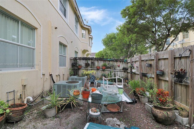 Building Photo - 2711 SE 16th Ave