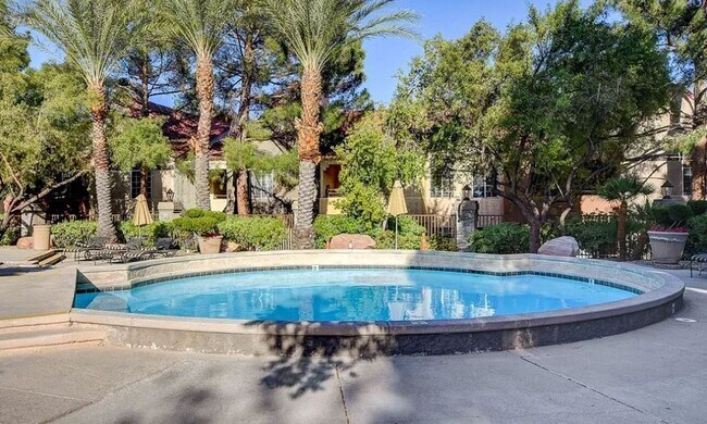 Building Photo - RESORT STYLE LIVING!