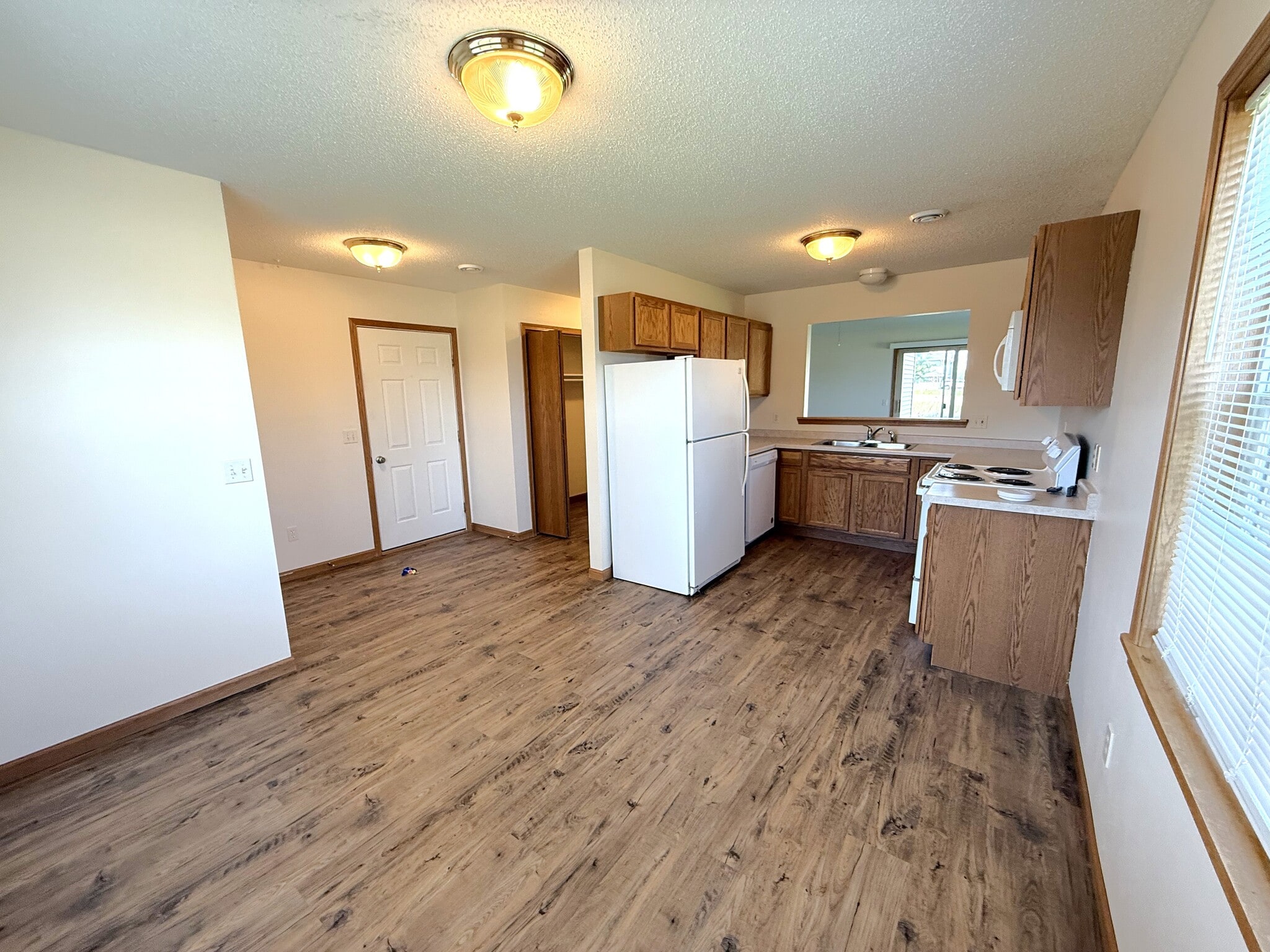 Building Photo - 1915 W 6th St