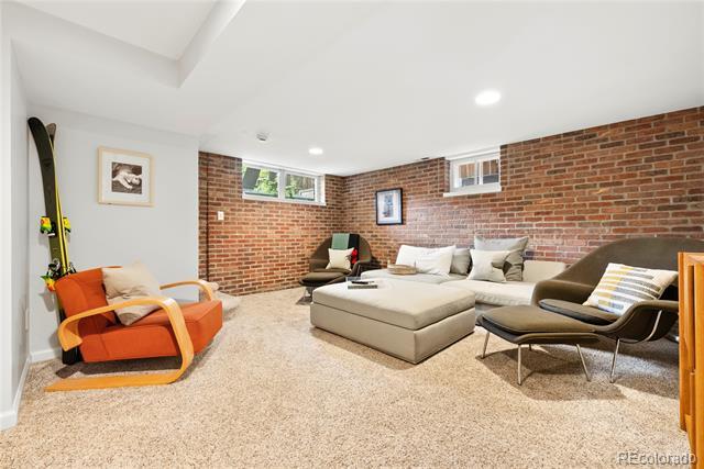 Building Photo - 825 S Gaylord St
