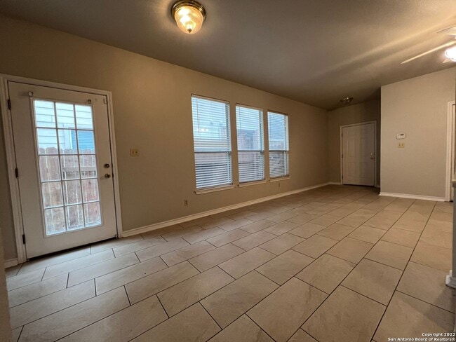 Building Photo - 2 Bedroom 2 Bath with Garage