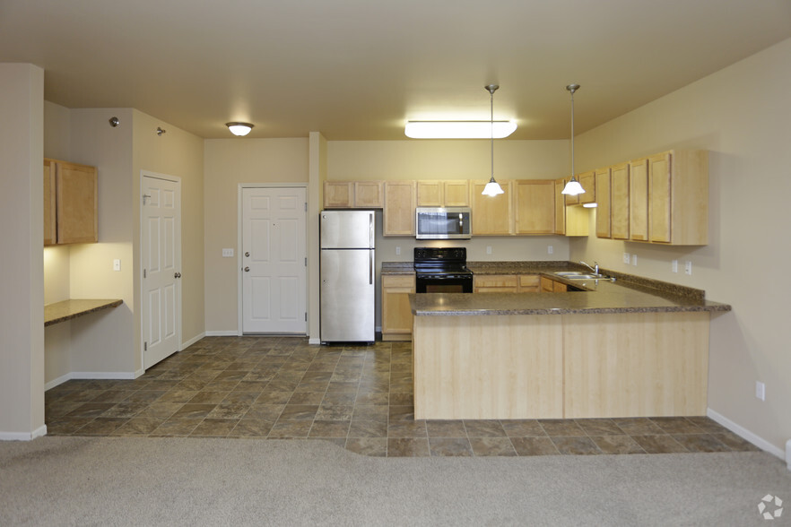 2BR, 1BA - 980 SF - Shadow Ridge Apartments