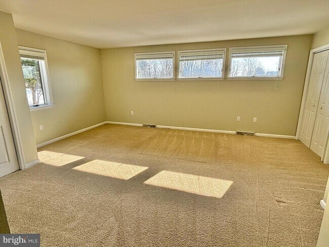 Building Photo - 498 Dean Dr