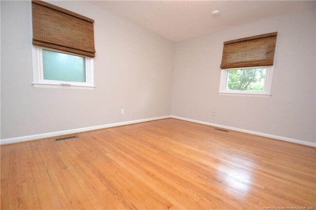 Building Photo - 806 Kingswood Dr