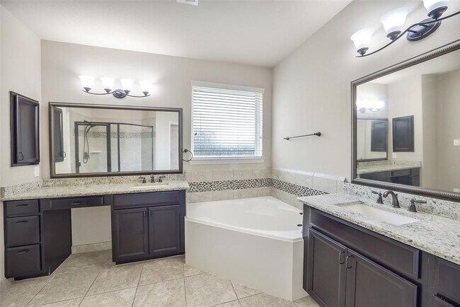 Building Photo - 16815 Violet Trace Ct