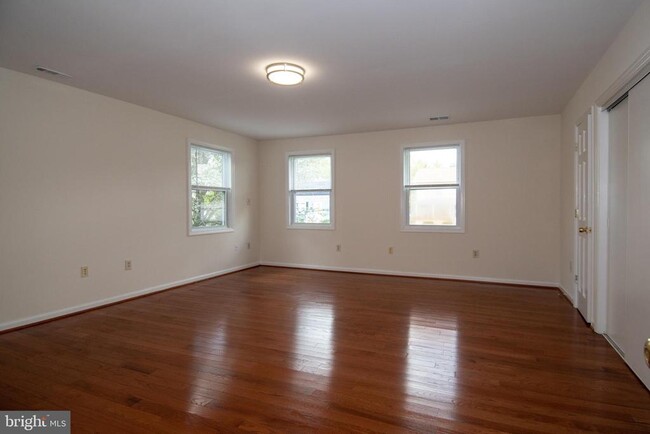Building Photo - 6733 Gouthier Rd
