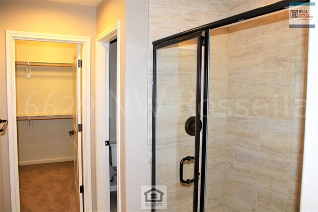 Building Photo - Beautiful 3 BR/2.5 BA Home in Desirable Bethany Neighborhood