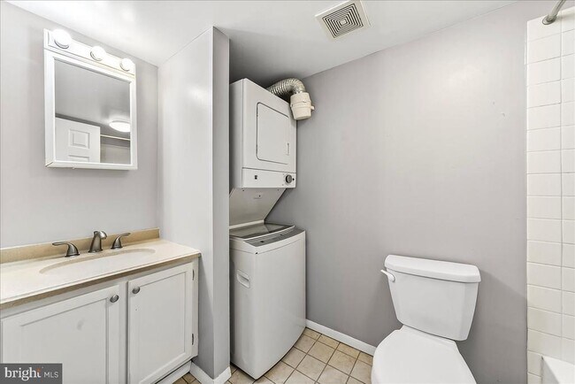 Building Photo - 3207 Valley Dr