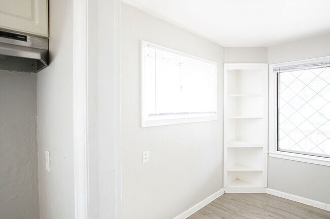 Building Photo - 331 Sandhurst Dr