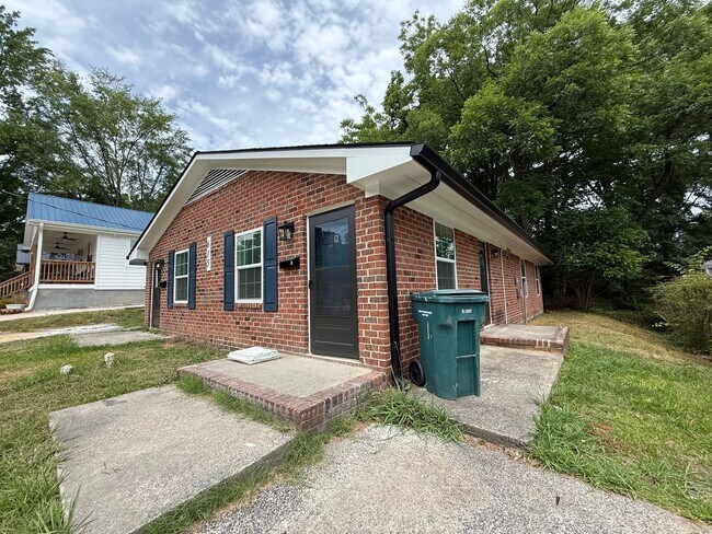 Building Photo - 615 Burlington Ave
